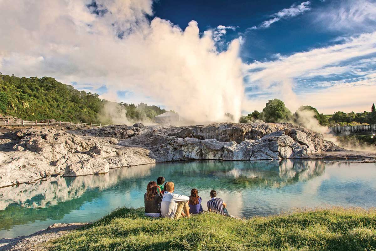 Experience Rotorua: New Zealand's Thriving Cultural Center Experience Rotorua: New Zealand's Thriving Cultural Center