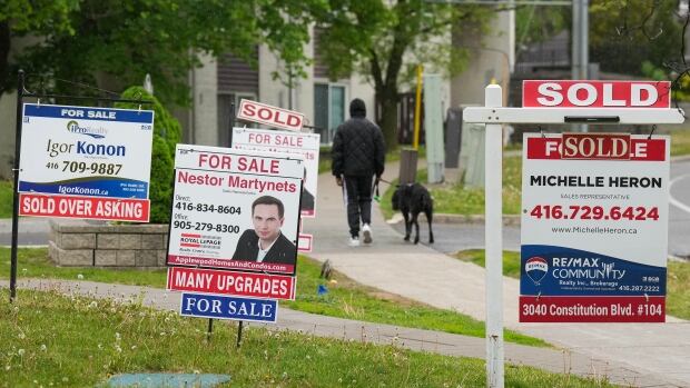 Falling Retail Sales Signal Potential Bank Of Canada Interest Rate Cuts Falling Retail Sales Signal Potential Bank Of Canada Interest Rate Cuts