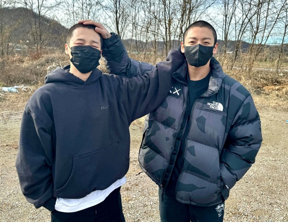 Fan Frenzy: BTS V And Jungkook's Military-Ready Bodies Revealed In New Gym Photos Fan Frenzy: BTS V And Jungkook's Military-Ready Bodies Revealed In New Gym Photos