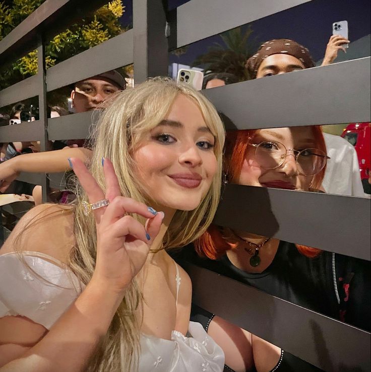 Fans Go Wild: Sabrina Carpenter To Headline Fortnite Event Fans Go Wild: Sabrina Carpenter To Headline Fortnite Event