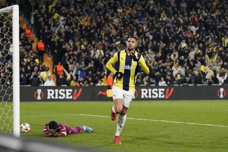 Fenerbahçe'de Talisca Tartışması Ve Tadic Transferi: Yönetimin Planı Fenerbahçe'de Talisca Tartışması Ve Tadic Transferi: Yönetimin Planı