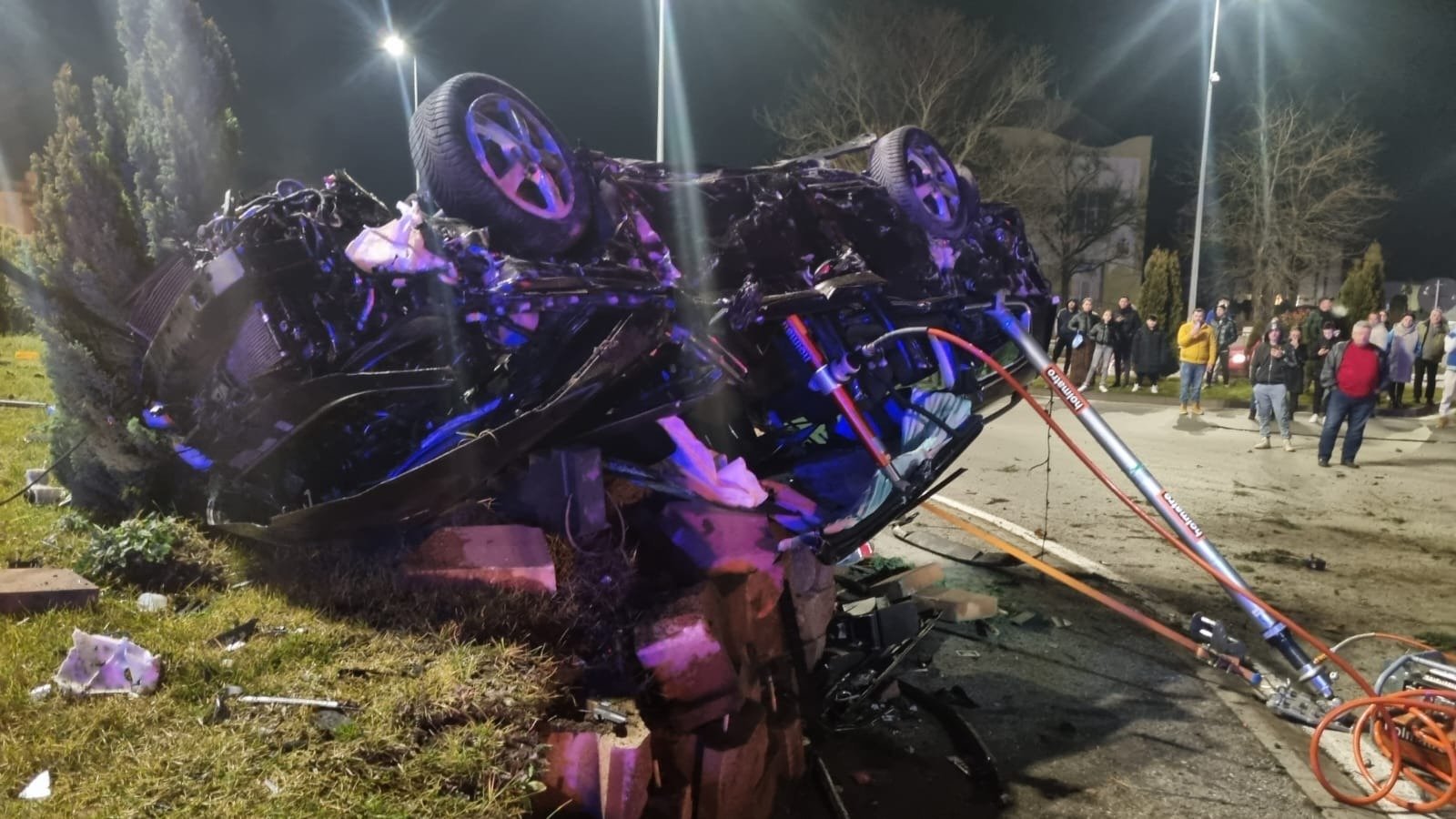 Frații Tate În București: Paradă Cu Bolidul De Lux După Reîntoarcerea În România Frații Tate În București: Paradă Cu Bolidul De Lux După Reîntoarcerea În România