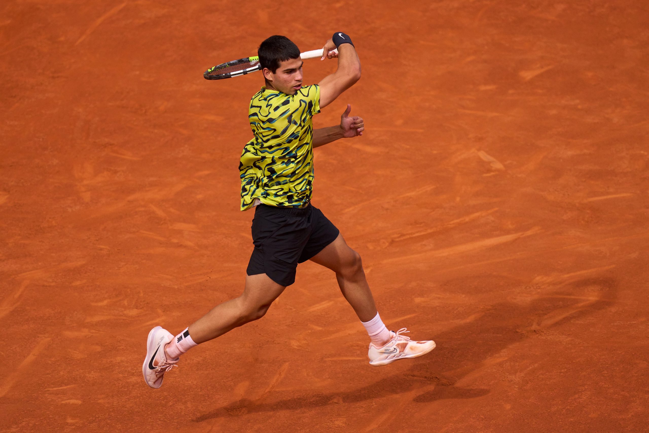 French Open: Top Seeds Alcaraz And Swiatek Victorious; Notable Upsets French Open: Top Seeds Alcaraz And Swiatek Victorious; Notable Upsets
