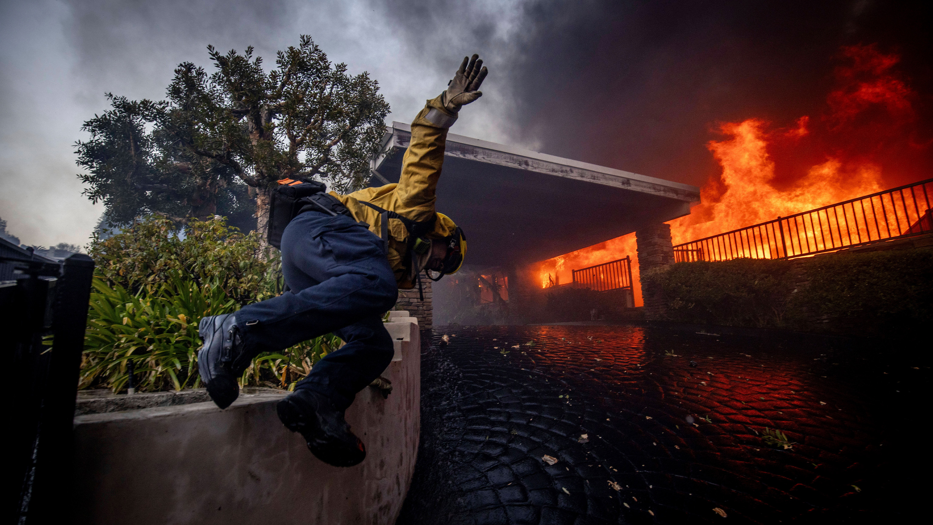 Full List: Celebrities Affected By The Palisades Fire In Los Angeles Full List: Celebrities Affected By The Palisades Fire In Los Angeles