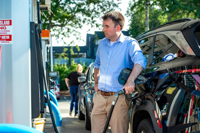 GasBuddy Update: Average Gasoline Prices Fall In Virginia GasBuddy Update: Average Gasoline Prices Fall In Virginia