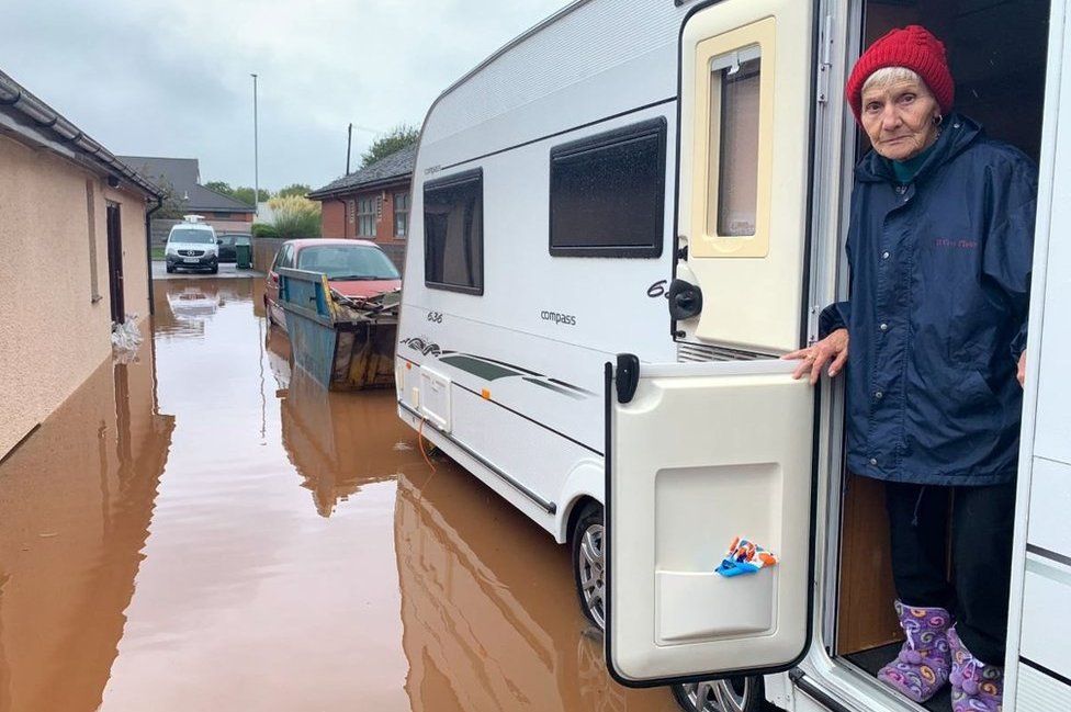 Ghetto Fears Rise As Caravans Flood UK City Ghetto Fears Rise As Caravans Flood UK City