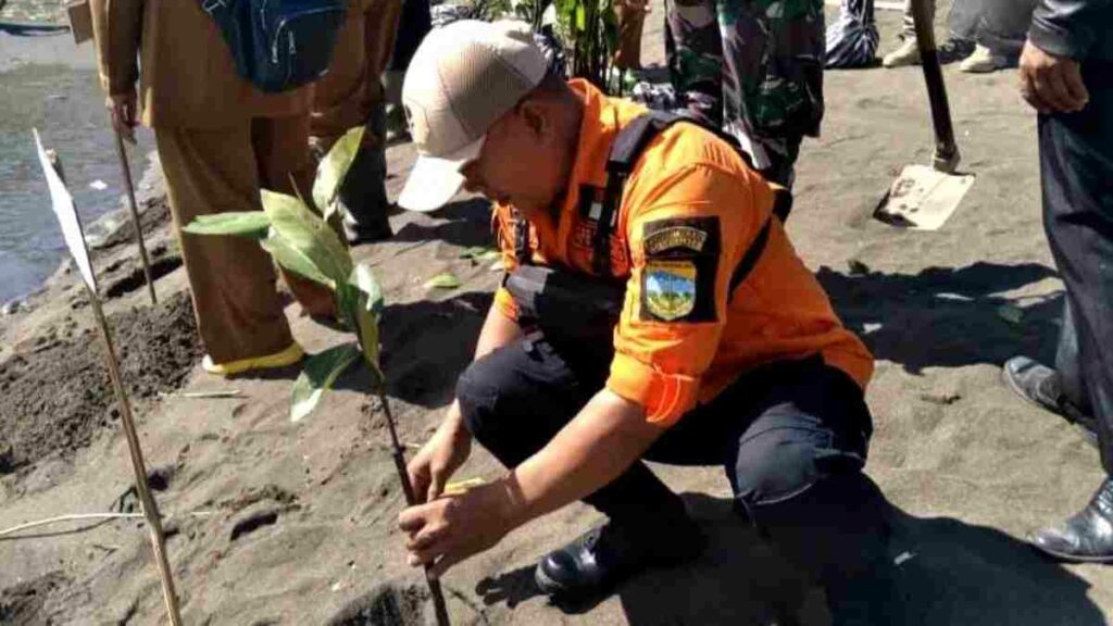 Giant Sea Wall: Proteksi Warga Pesisir Dan Upaya DPR Cegah Abrasi Pantai Giant Sea Wall: Proteksi Warga Pesisir Dan Upaya DPR Cegah Abrasi Pantai