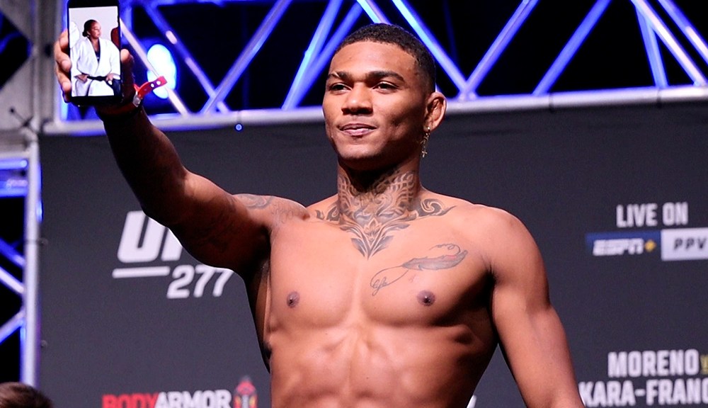 Gilbert Burns KO'd By Michael Morales At UFC Vegas 106: Fight Highlights Gilbert Burns KO'd By Michael Morales At UFC Vegas 106: Fight Highlights