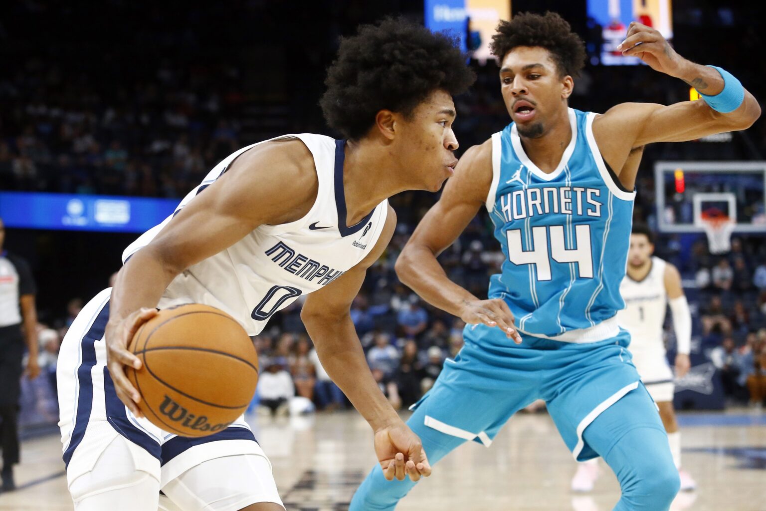 Grizzlies' Jaylen Wells Seriously Injured Following Fall Grizzlies' Jaylen Wells Seriously Injured Following Fall