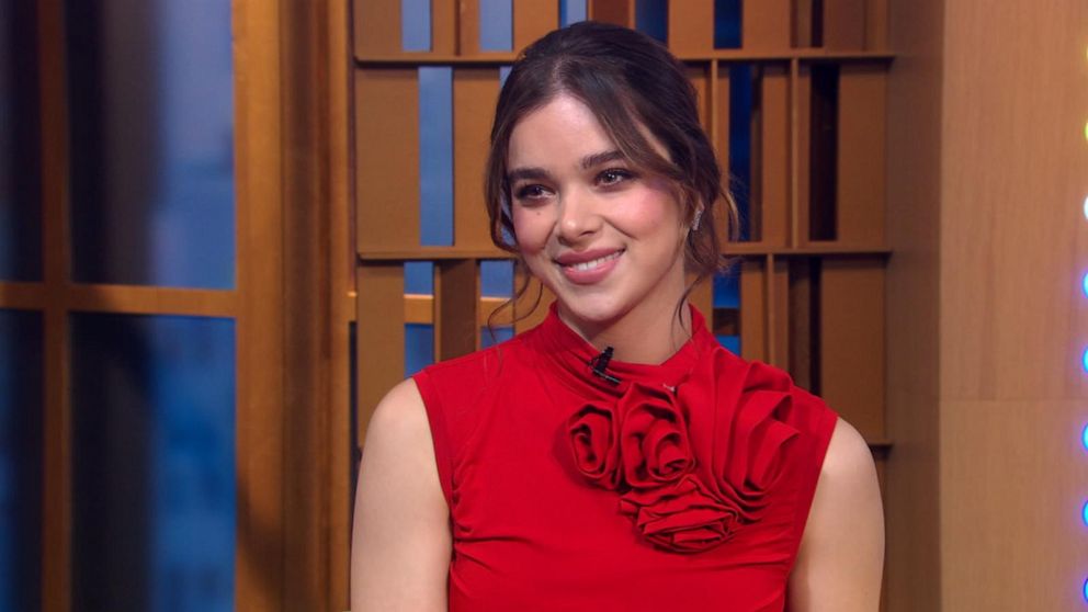 Hailee Steinfeld's Suit: GMA Appearance Hailee Steinfeld's Suit: GMA Appearance