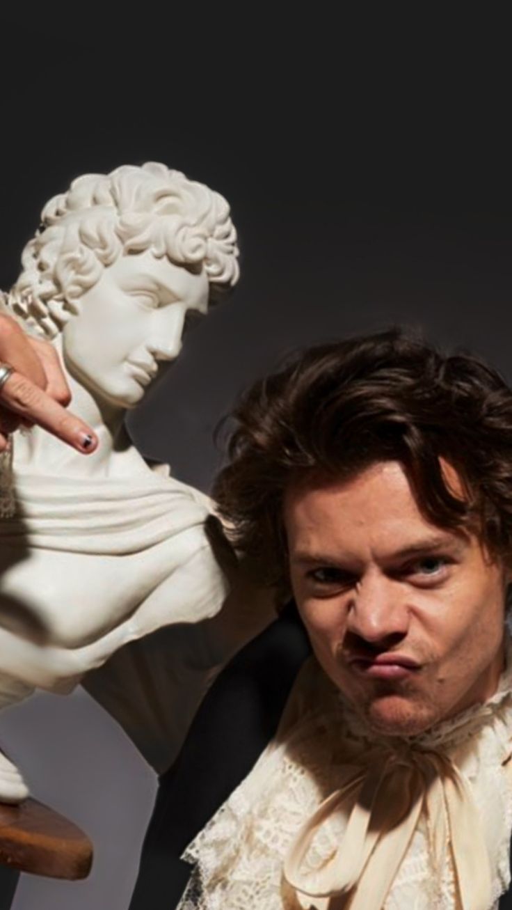 Harry Styles' Reaction To A Critically Bad SNL Impression Of Him Harry Styles' Reaction To A Critically Bad SNL Impression Of Him