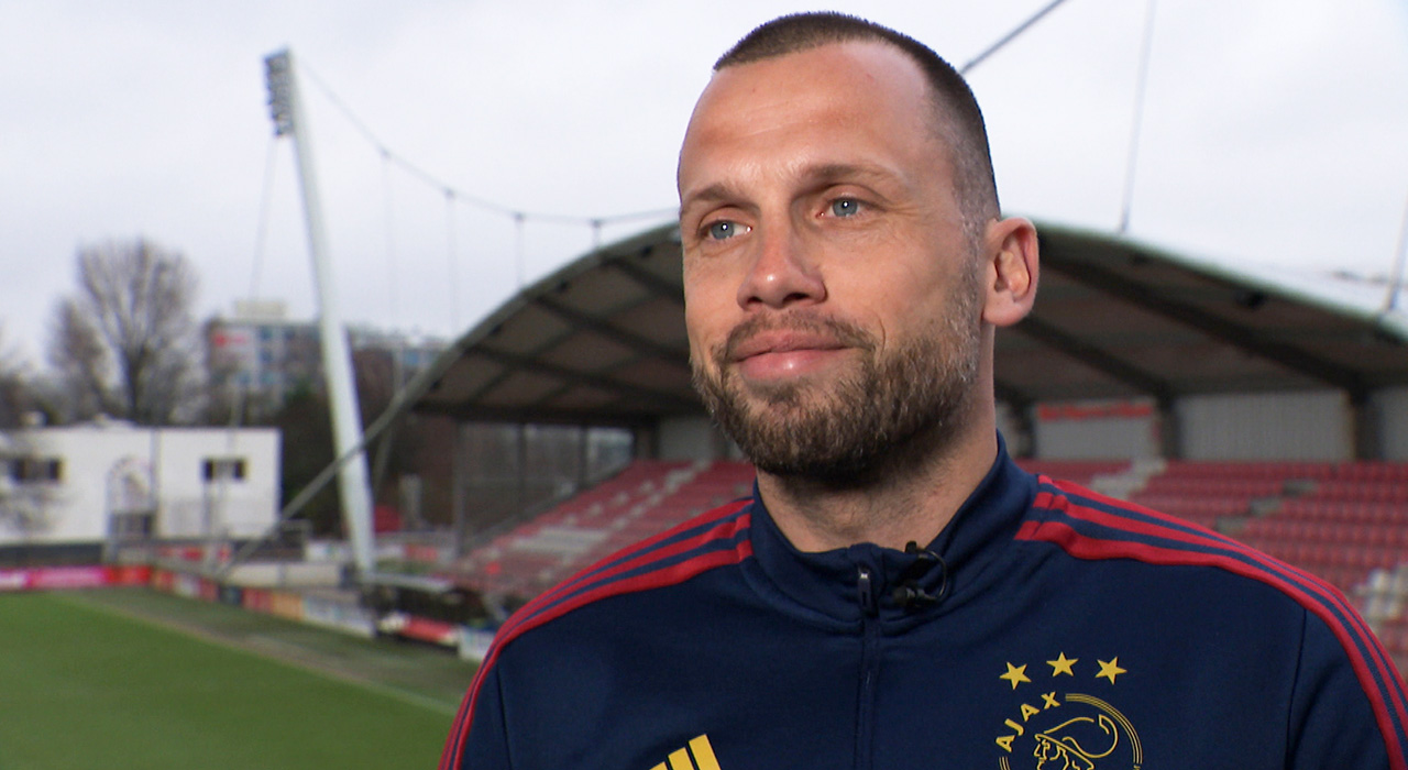 Heitinga Sterkst In Race Voor Ajax Trainerspositie Heitinga Sterkst In Race Voor Ajax Trainerspositie