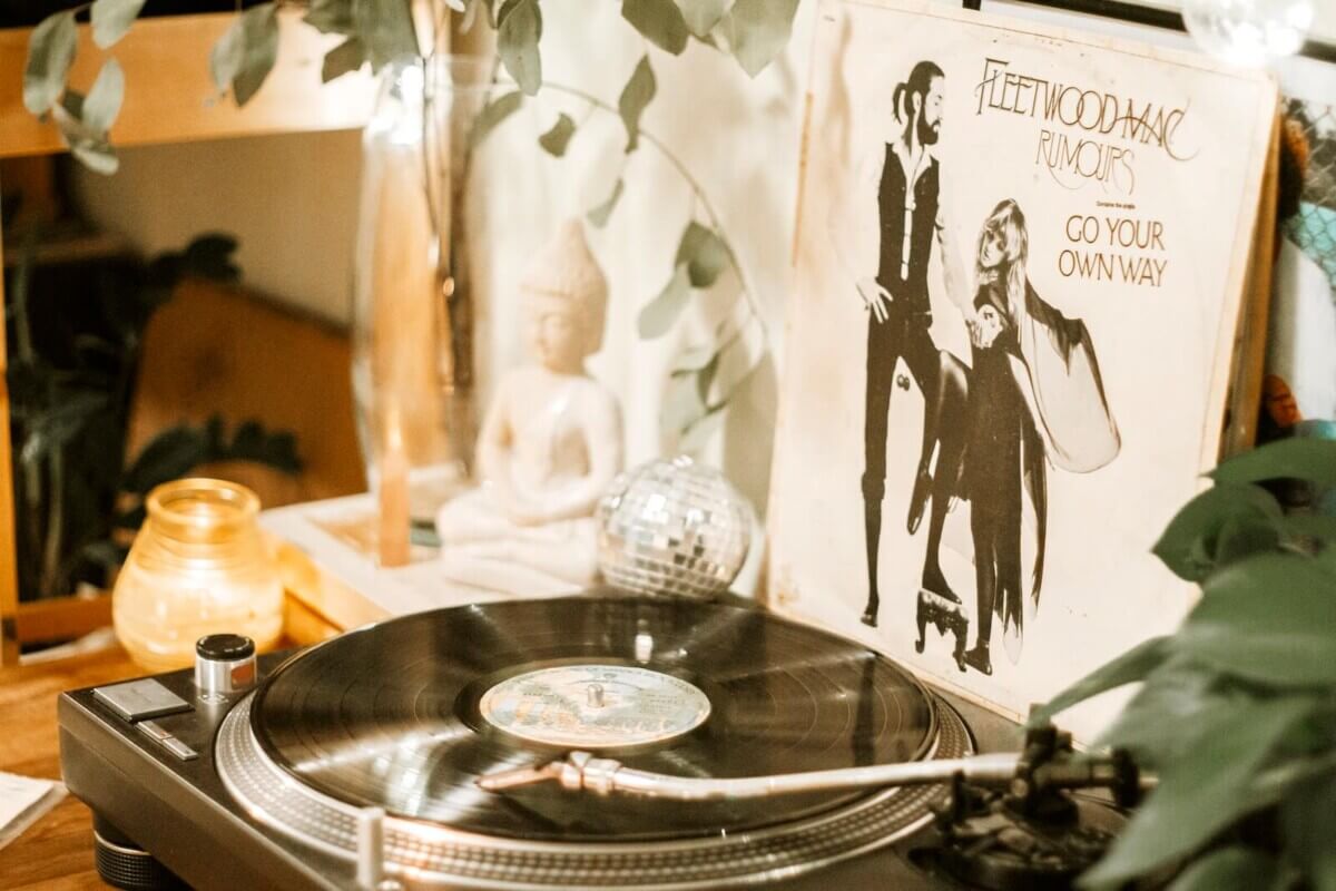 How Fleetwood Mac Achieved A Top-Selling Album Without New Songs How Fleetwood Mac Achieved A Top-Selling Album Without New Songs
