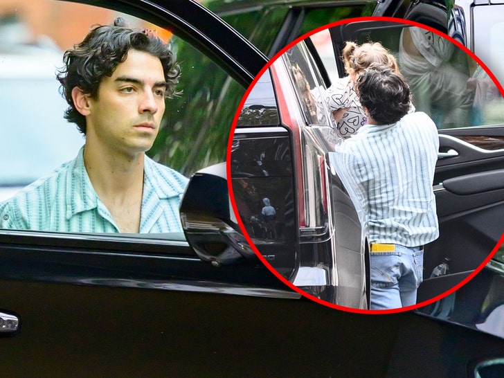 How Joe Jonas Defused A Couple's Argument About Him How Joe Jonas Defused A Couple's Argument About Him