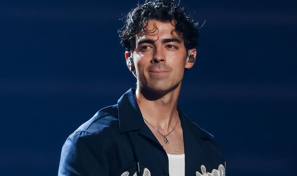 How Joe Jonas Handled A Couple's Argument About Him How Joe Jonas Handled A Couple's Argument About Him