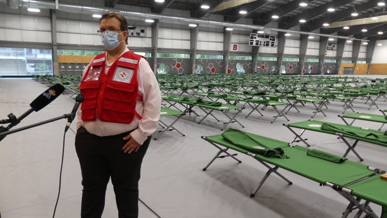How The Canadian Red Cross Is Helping Manitoba Wildfire Evacuees How The Canadian Red Cross Is Helping Manitoba Wildfire Evacuees
