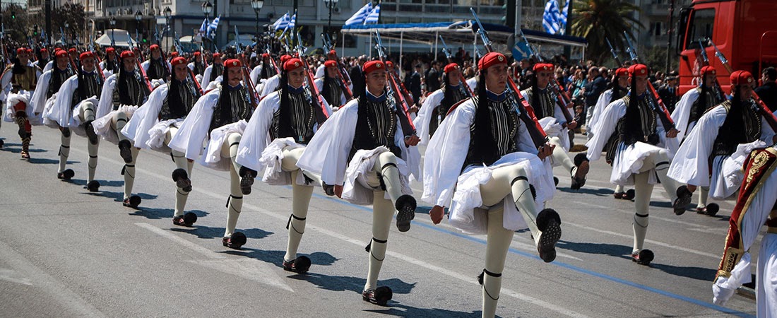 Η Σαουδική Αραβία Υποδέχεται Τον Τραμπ Με Μεγαλοπρέπεια: Στρατιωτική Παρέλαση Και Παραδοσιακές Εκδηλώσεις Η Σαουδική Αραβία Υποδέχεται Τον Τραμπ Με Μεγαλοπρέπεια: Στρατιωτική Παρέλαση Και Παραδοσιακές Εκδηλώσεις