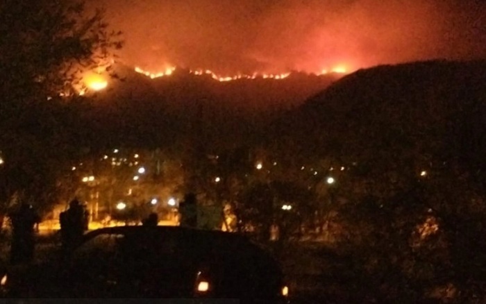 Incendio Forestal En Constanza: Bomberos Combaten Llamas Y Densa Humo Afecta Residentes Incendio Forestal En Constanza: Bomberos Combaten Llamas Y Densa Humo Afecta Residentes