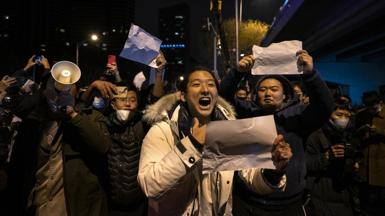 Intense Paris Protests: Le Pen Responds To Critics Amidst Counter-Demonstrations Intense Paris Protests: Le Pen Responds To Critics Amidst Counter-Demonstrations