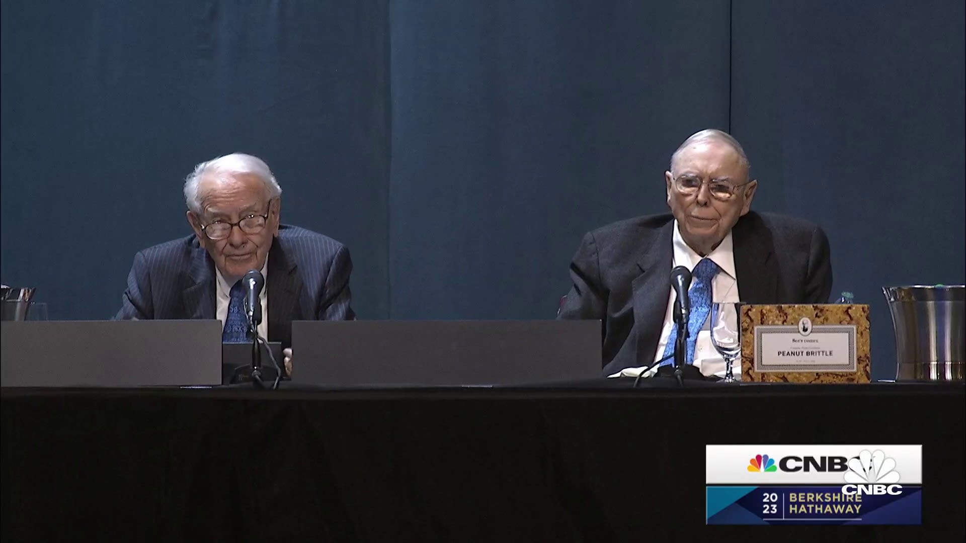 Is Apple Vulnerable? Analyzing The Impact Of Past Tariffs On Buffett's Holdings Is Apple Vulnerable? Analyzing The Impact Of Past Tariffs On Buffett's Holdings