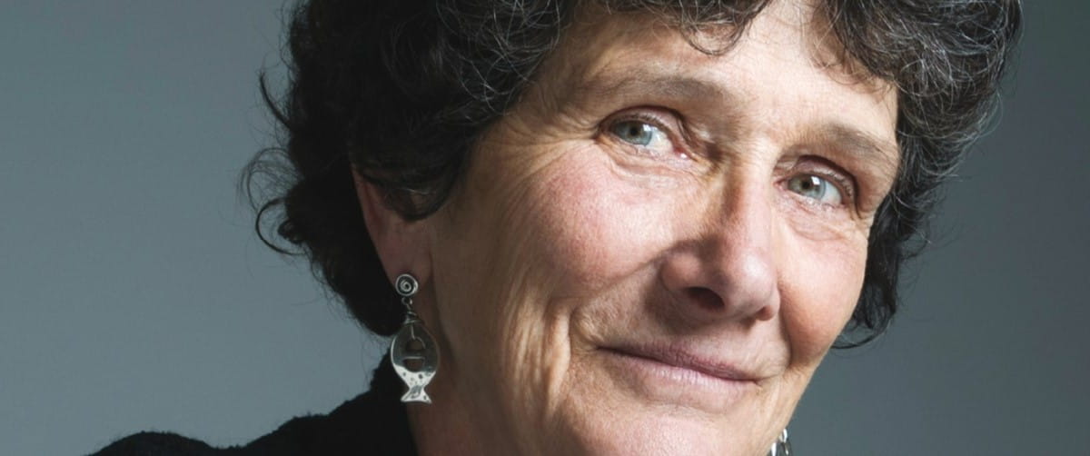 Isabelle Autissier: Son Engagement Pour La Mer Et Le Travail D'équipe Isabelle Autissier: Son Engagement Pour La Mer Et Le Travail D'équipe