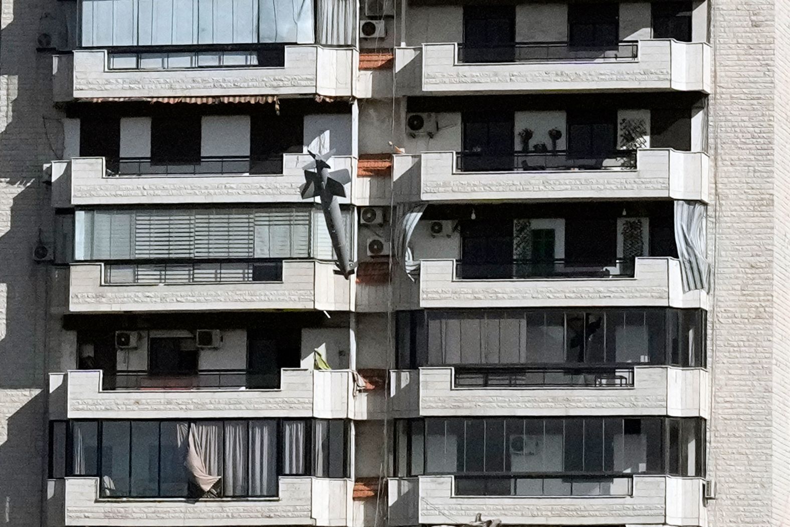 Israeli Airstrike Shakes Southern Beirut: Evacuation Warning Issued Israeli Airstrike Shakes Southern Beirut: Evacuation Warning Issued