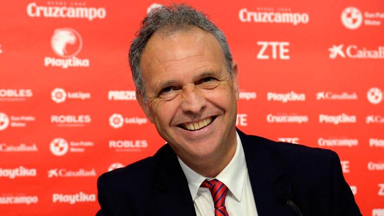 Joaquín Caparrós Y El Sevilla FC: Un Cuarto De Siglo De Presentaciones Joaquín Caparrós Y El Sevilla FC: Un Cuarto De Siglo De Presentaciones