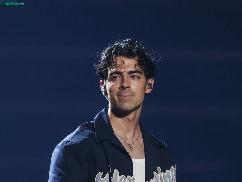 Joe Jonas' Surprise Fort Worth Stockyards Concert: Fans React Joe Jonas' Surprise Fort Worth Stockyards Concert: Fans React