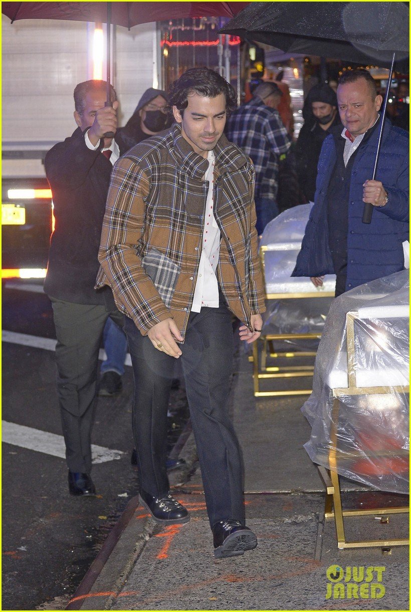 Joe Jonas: The Unexpected Mediator In A Couple's Dispute Joe Jonas: The Unexpected Mediator In A Couple's Dispute