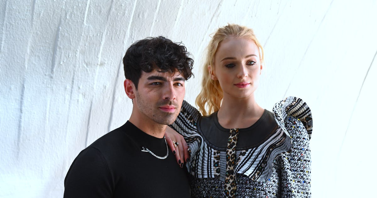 Joe Jonas's Reaction To A Couple Fighting Over Him Goes Viral Joe Jonas's Reaction To A Couple Fighting Over Him Goes Viral
