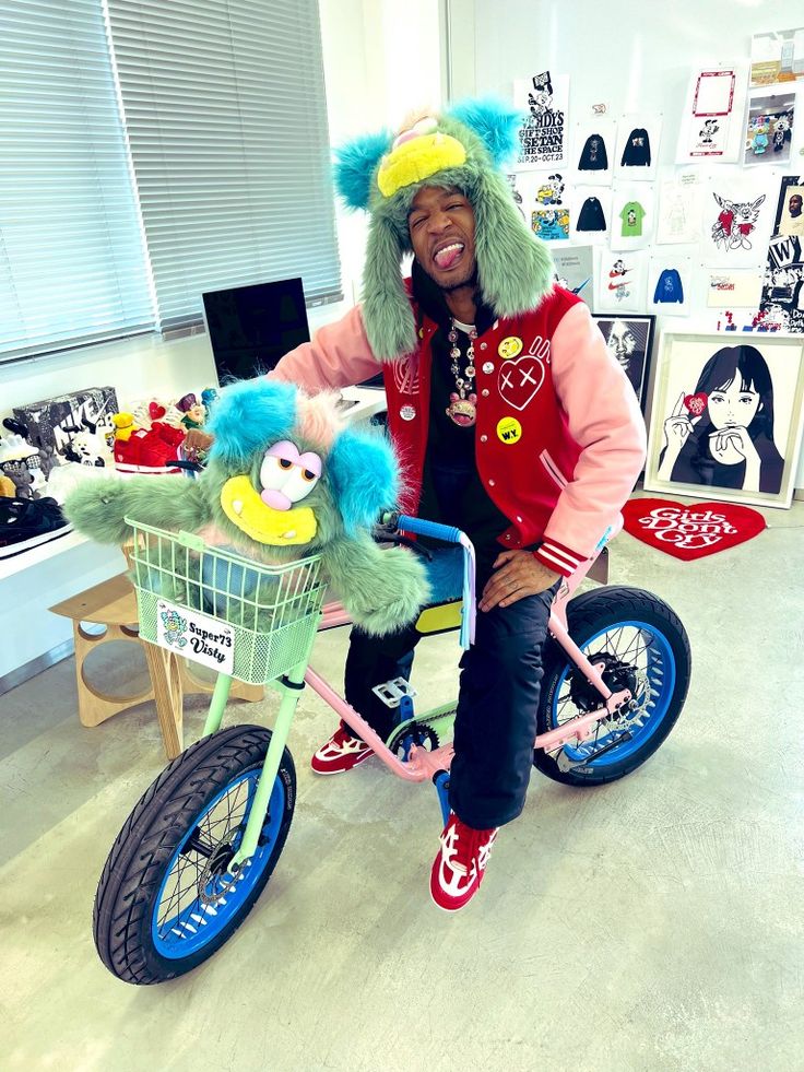 Kid Cudi Memorabilia Fetches High Price At Auction