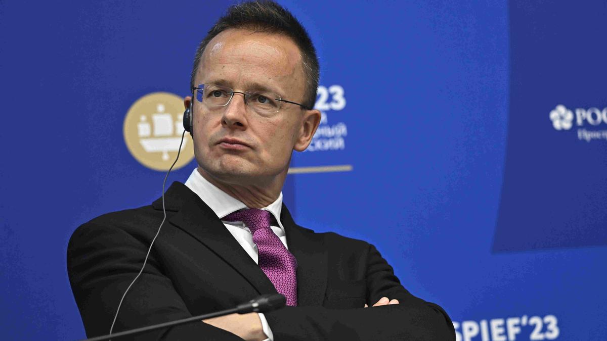 King Of Davos: An Examination Of His Decline And Fall King Of Davos: An Examination Of His Decline And Fall