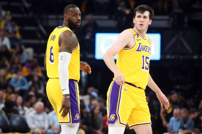 Knicks' Brunson Suffers Ankle Injury, Exits Game Against Lakers Knicks' Brunson Suffers Ankle Injury, Exits Game Against Lakers