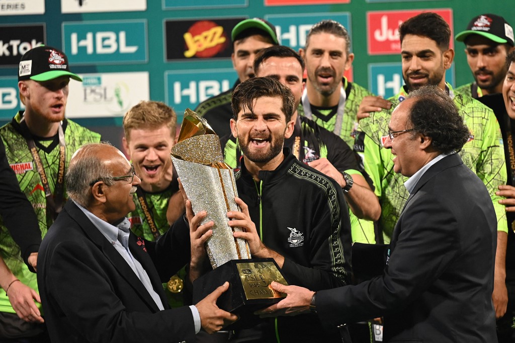 لاہور میں پی ایس ایل ٹرافی کا شاندار خیرمقدم لاہور میں پی ایس ایل ٹرافی کا شاندار خیرمقدم