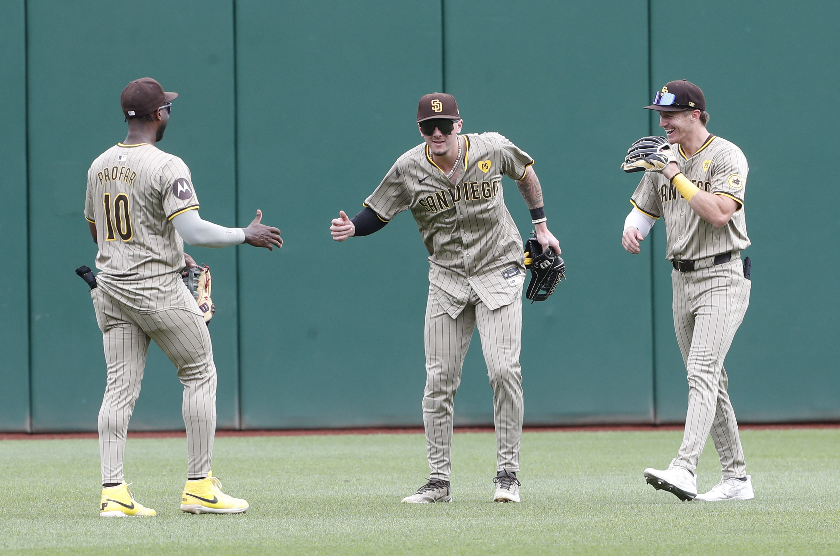 Late-Inning Heroics: Gurriel's RBI Single Propels Padres Past Braves Late-Inning Heroics: Gurriel's RBI Single Propels Padres Past Braves
