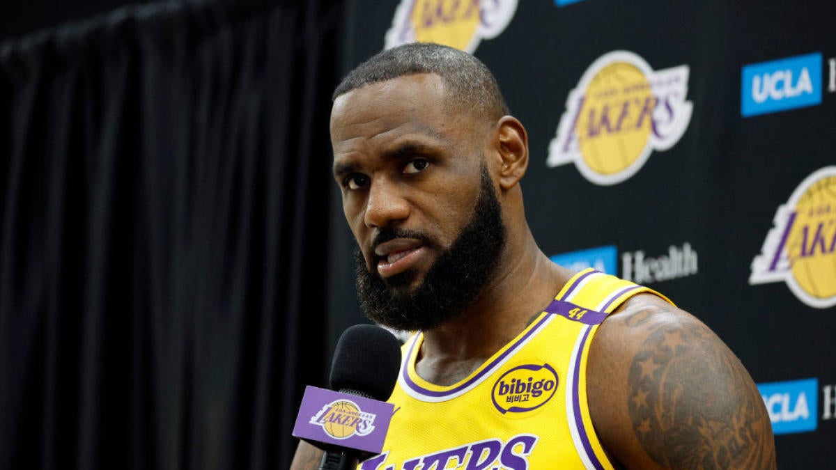 LeBron James' Knee Injury Sidelines Him From 2025 Met Gala LeBron James' Knee Injury Sidelines Him From 2025 Met Gala