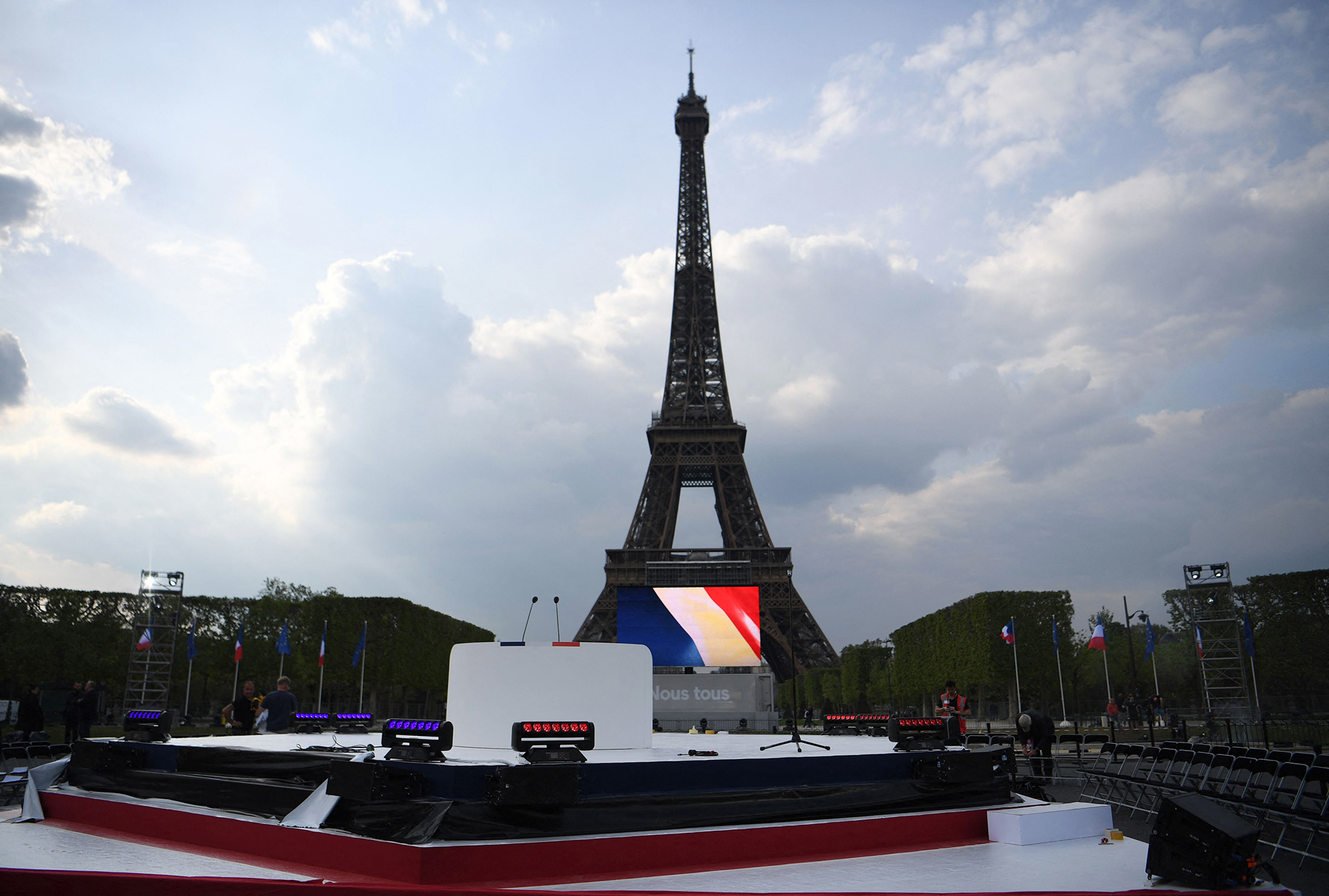 Le Pen Denounces Le Pen Denounces