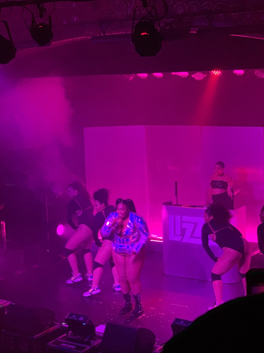 Lizzo's Concert In LA: A Display Of Confidence And Curves Lizzo's Concert In LA: A Display Of Confidence And Curves