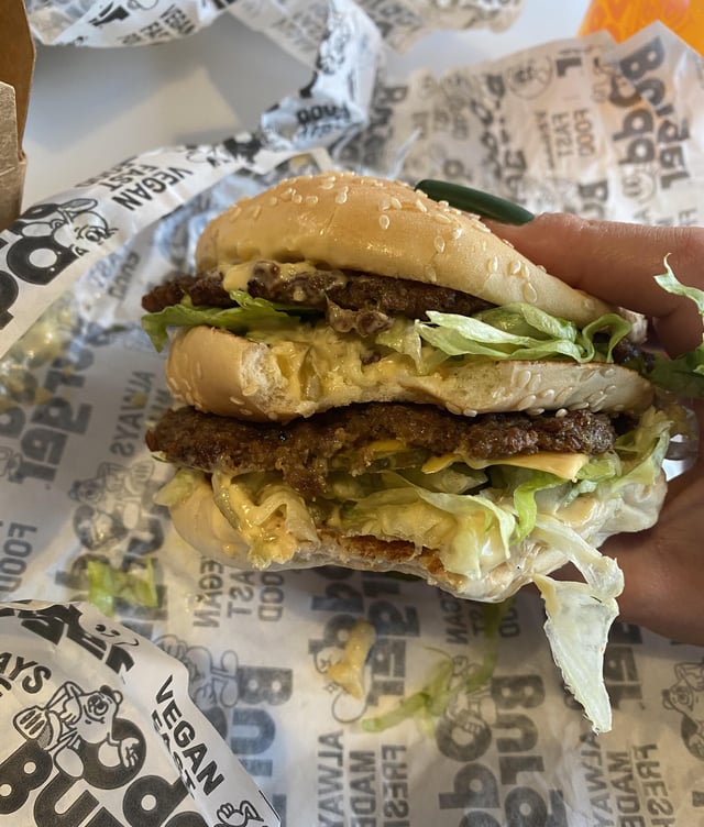 London's Odd Burger Vegan Meals Now At 7-Eleven Across Canada London's Odd Burger Vegan Meals Now At 7-Eleven Across Canada