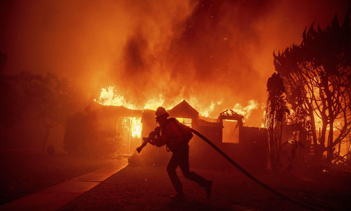 Manitoba Wildfires: Crews Fight Devastating Blazes Manitoba Wildfires: Crews Fight Devastating Blazes