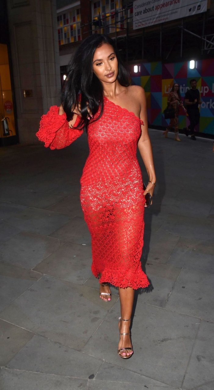 Maya Jama's Simple Skincare: Face Mask On The Go Maya Jama's Simple Skincare: Face Mask On The Go