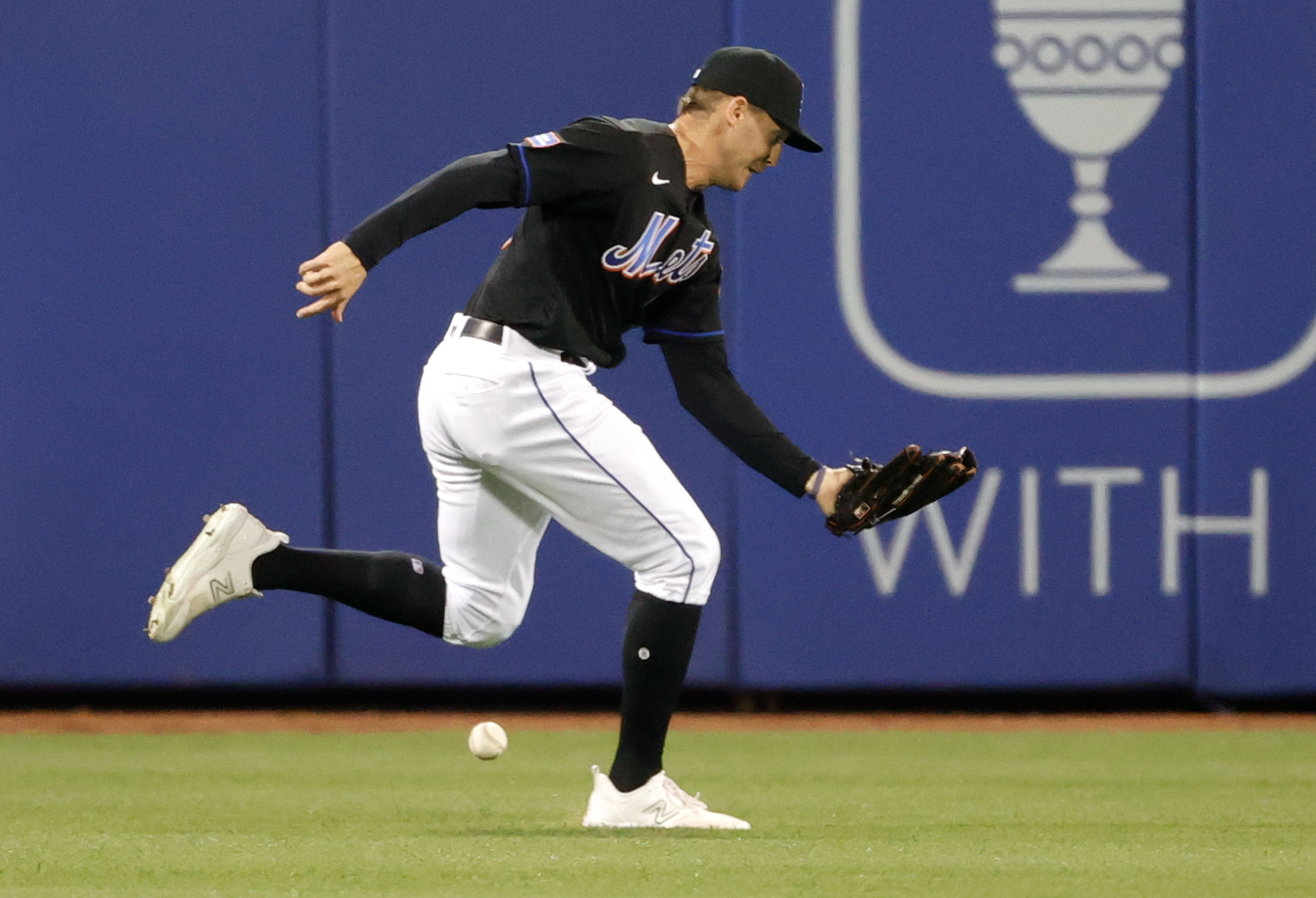 Mets' Costly Misplay: Missed Call Leads To Walk-Off Defeat