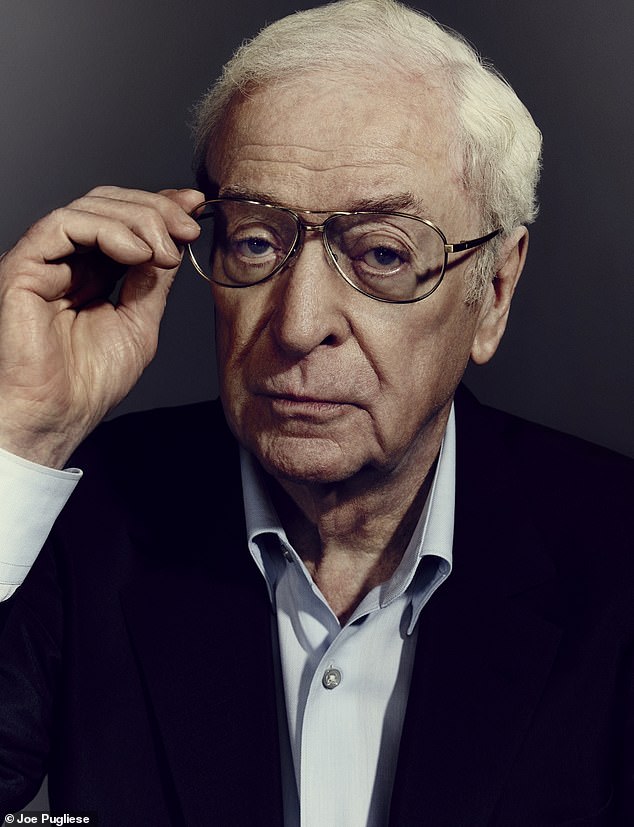 Michael Caine's Unexpected On-Set Meeting During A Sex Scene With Mia Farrow Michael Caine's Unexpected On-Set Meeting During A Sex Scene With Mia Farrow
