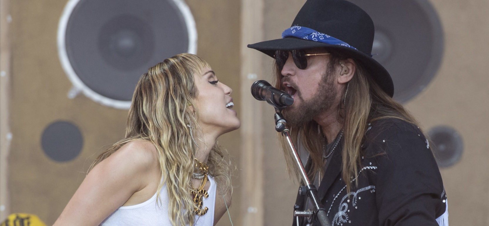 Miley Cyrus Distances Herself From Billy Ray Amid Family Drama Miley Cyrus Distances Herself From Billy Ray Amid Family Drama