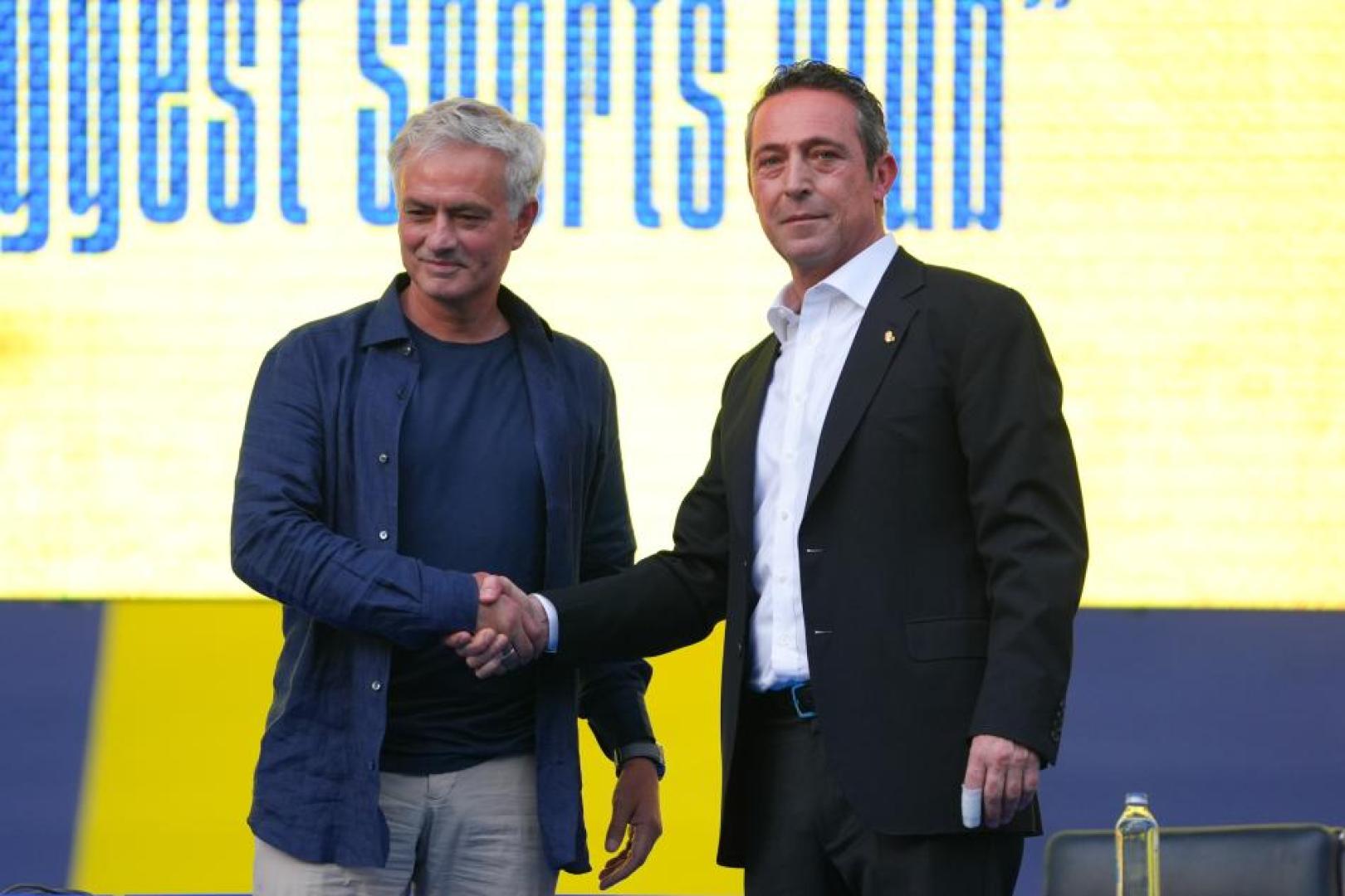 Mourinho'nun Etkisi: Fenerbahçe Oyuncusunun Ajax Transferi Mourinho'nun Etkisi: Fenerbahçe Oyuncusunun Ajax Transferi