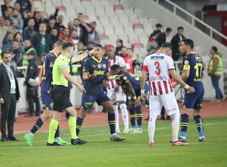 Mourinho'nun Tadic Ve Dzeko'ya Yeni Bir Rol: Analiz Mourinho'nun Tadic Ve Dzeko'ya Yeni Bir Rol: Analiz
