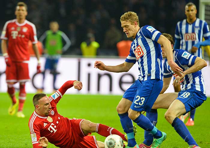 Müller's Home Goodbye: Bayern Munich Clinch Bundesliga Championship Müller's Home Goodbye: Bayern Munich Clinch Bundesliga Championship