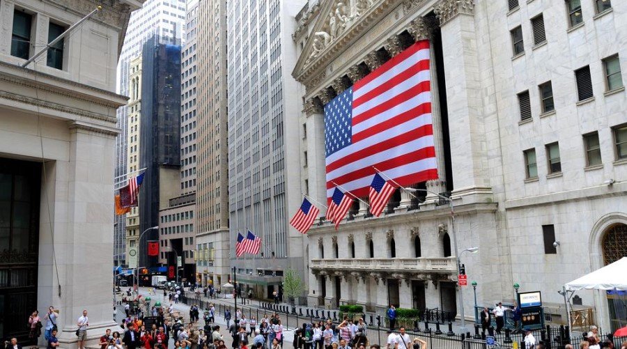 Netflix's Resilience Amidst Big Tech Downturn: A Wall Street Safe Haven? Netflix's Resilience Amidst Big Tech Downturn: A Wall Street Safe Haven?
