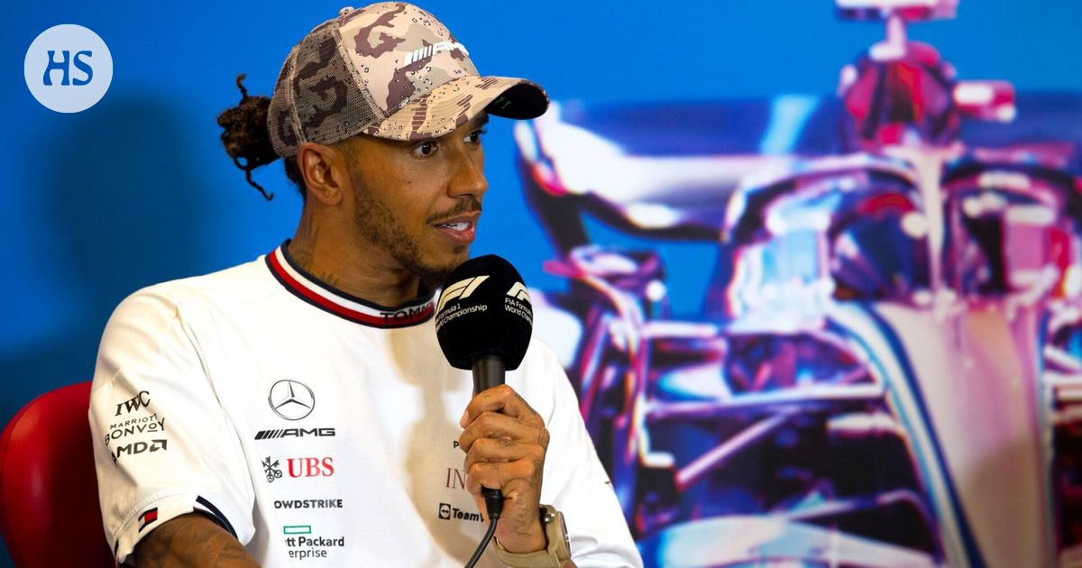 New F1 Testing Footage Shows Lewis Hamilton's Act Of Sportsmanship New F1 Testing Footage Shows Lewis Hamilton's Act Of Sportsmanship