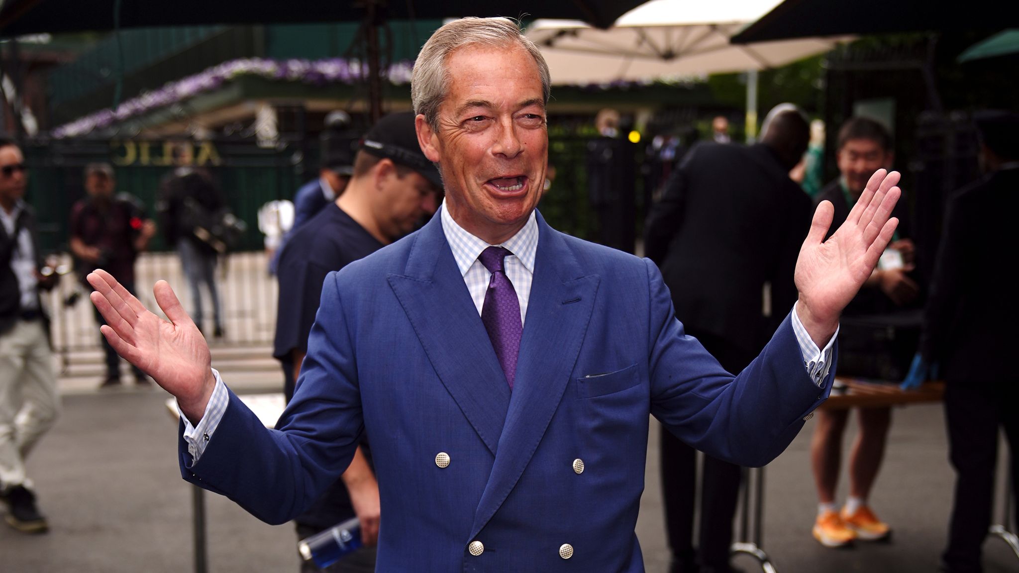 Nigel Farage In Shrewsbury: Reform Party Leader's Visit, Flat Cap, And Criticism Of Conservatives Nigel Farage In Shrewsbury: Reform Party Leader's Visit, Flat Cap, And Criticism Of Conservatives